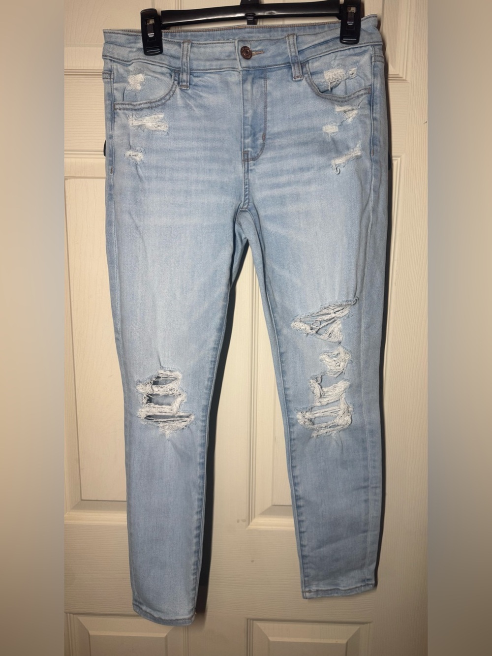 American Eagle Outfitters Light Blue Distressed Skinny Jeans